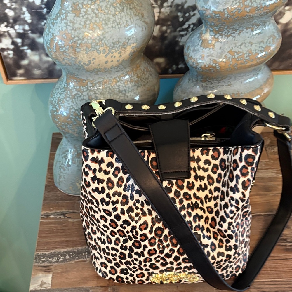 Betsey Johnson Leopard Print Shoulder Bag with Studded Black Bow beautiful - Picture 6 of 8